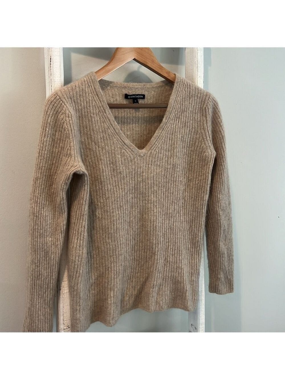 41 Hawthorn cashmere ribbed Vneck neutral beige soft classic sweater Large - Picture 3 of 8